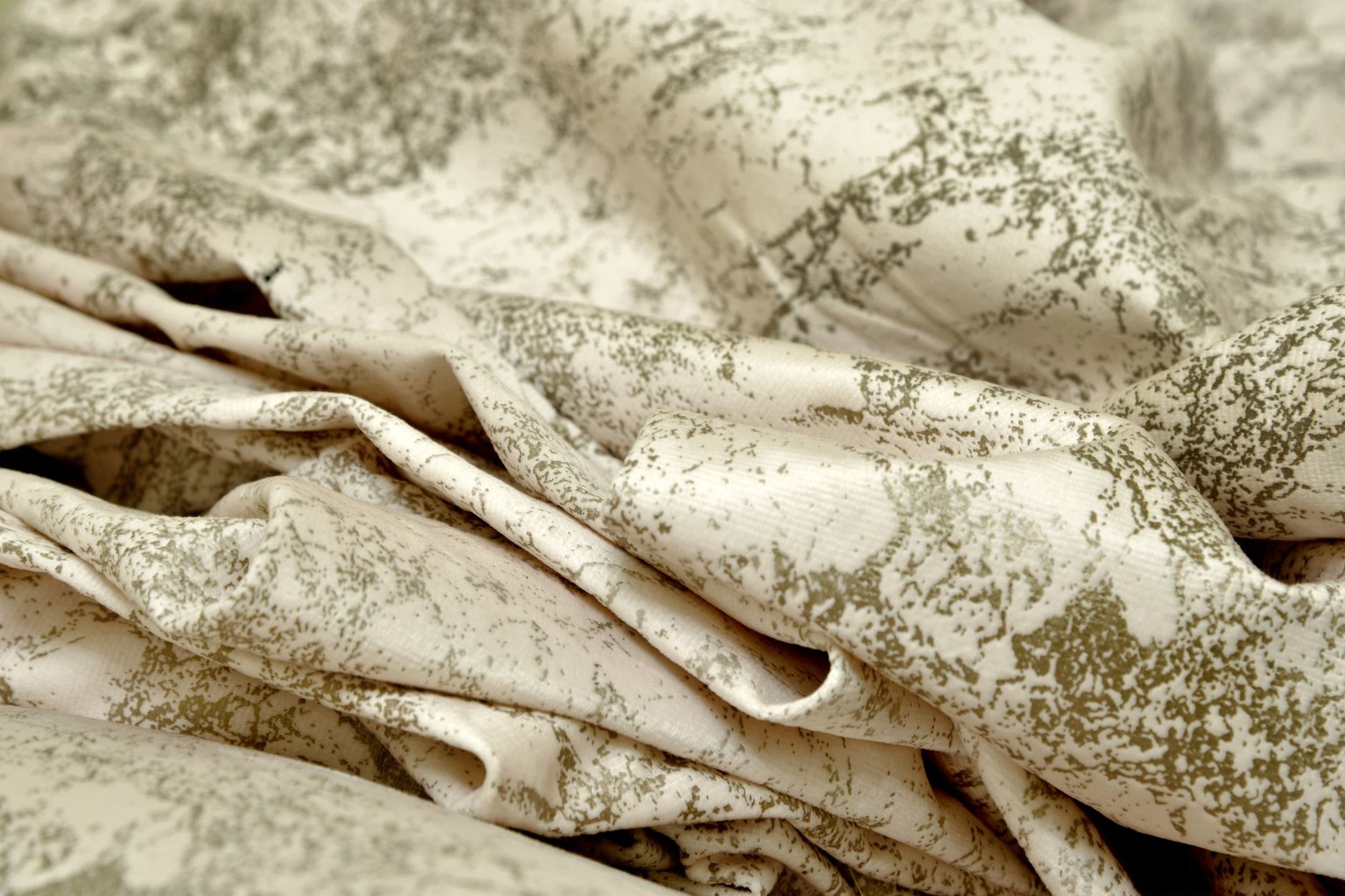 Draperii de casă cu sistem de pliere — Cum alegi un producător de încredere pentru draperii sistem pliere