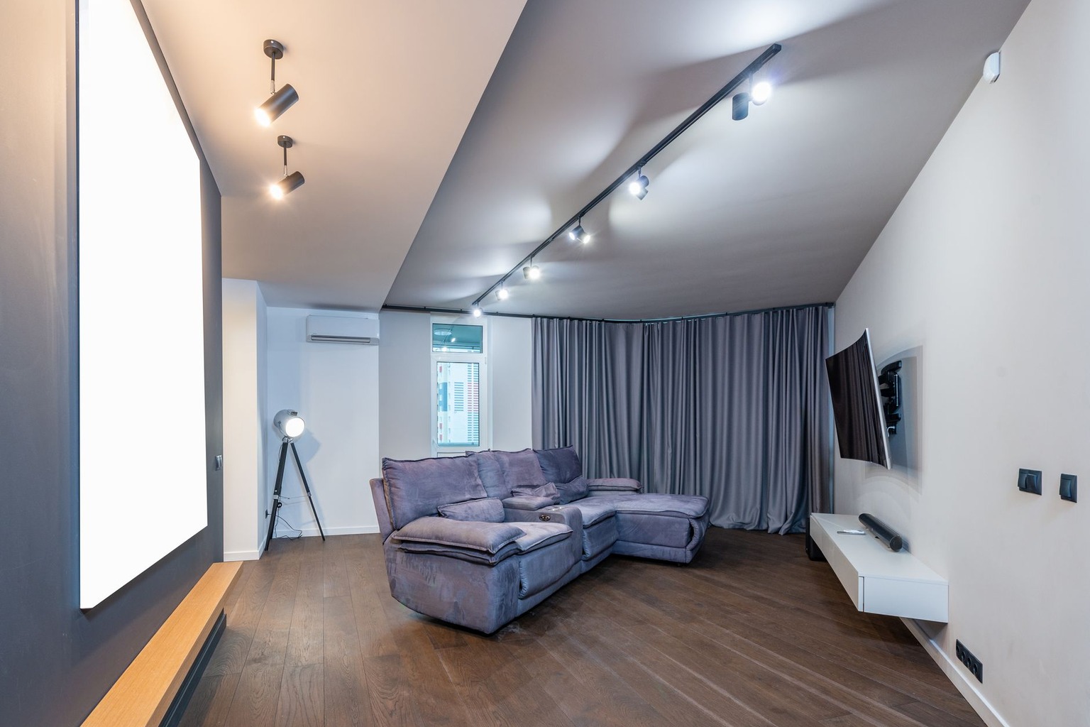 Draperii opace pentru camere de hoteluri — Sisteme de prindere și automatizare pentru confortul oaspeților